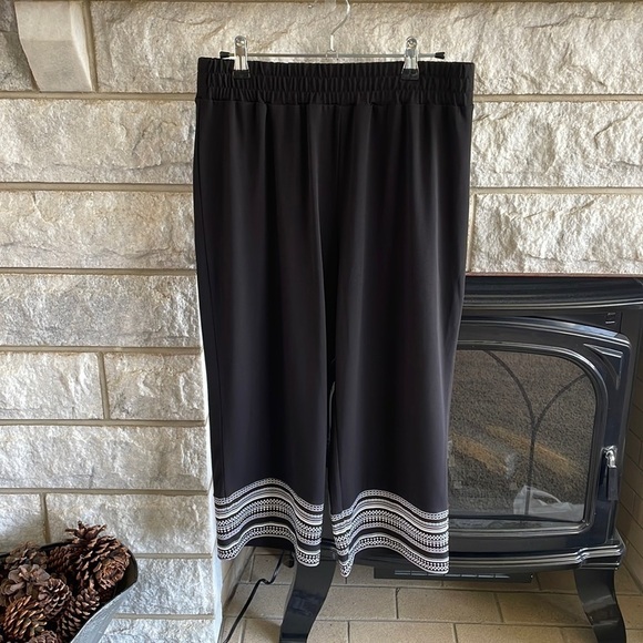 Christopher & Banks black and white stretch waist dress capris size small - Picture 1 of 6